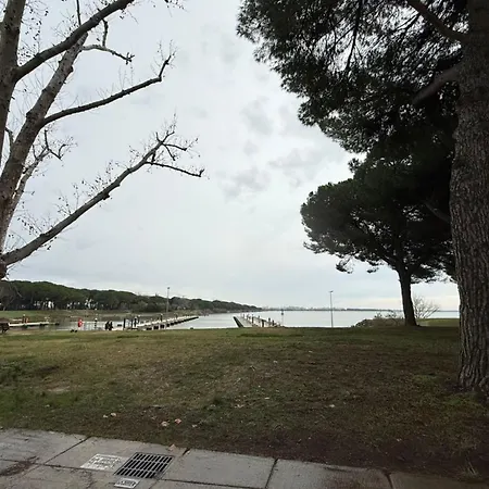 Peaceful With A View Of The Ponant Pond 라그랑모트